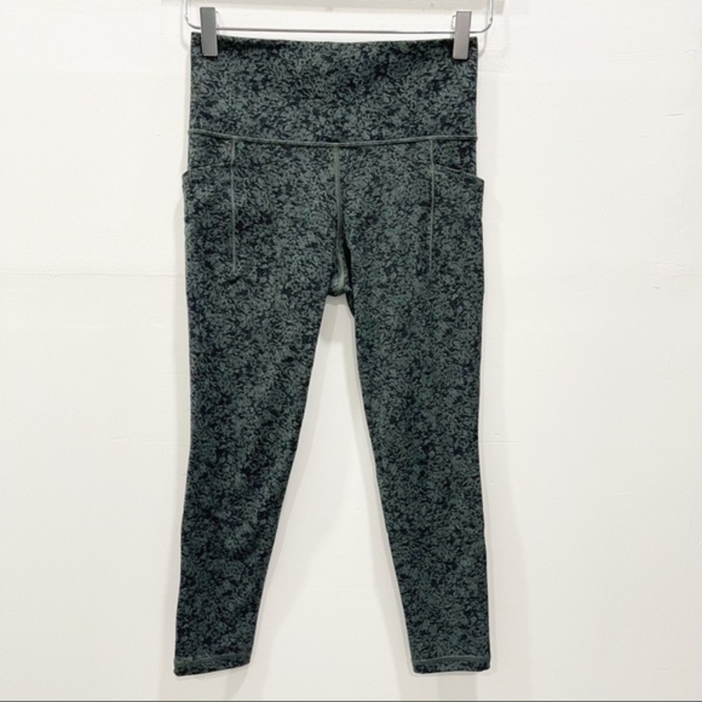 Athleta Salutation Stash Pocket II 7/8 Tight Textured Legging Bali Green XS